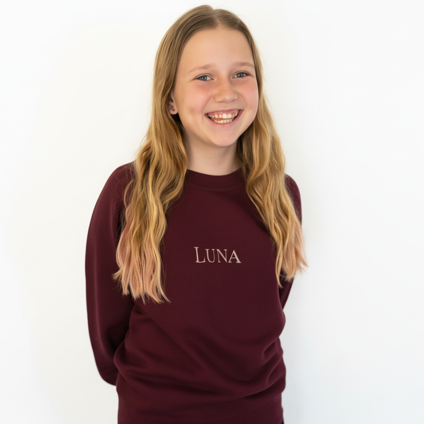 Burgundy Sweatshirt med broderet navn børn